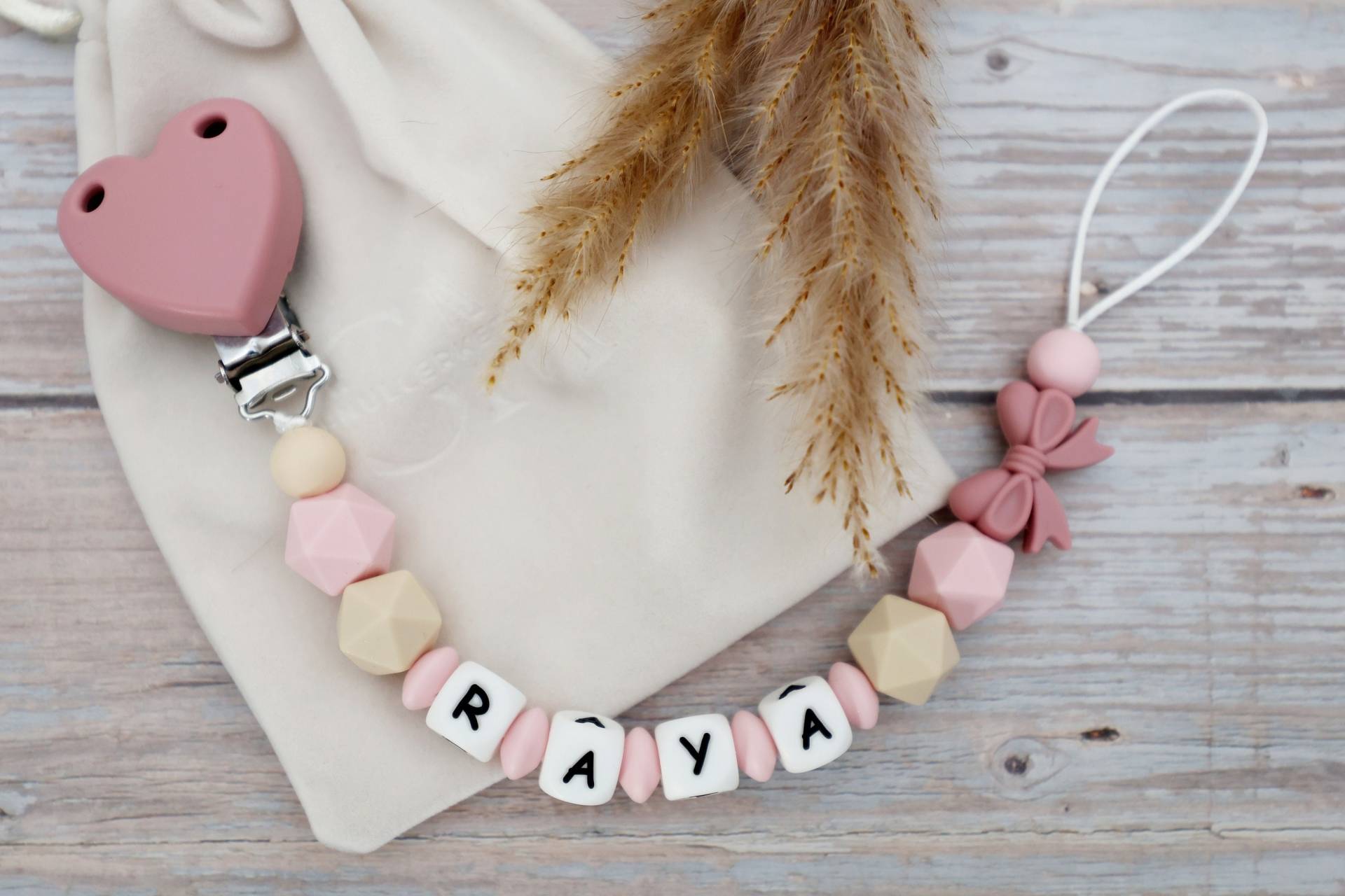 Schnullerkette Mit Namen Mädchen Schnullerkette Mit Namen Mädchen von Etsy - SchnullerkettenMira