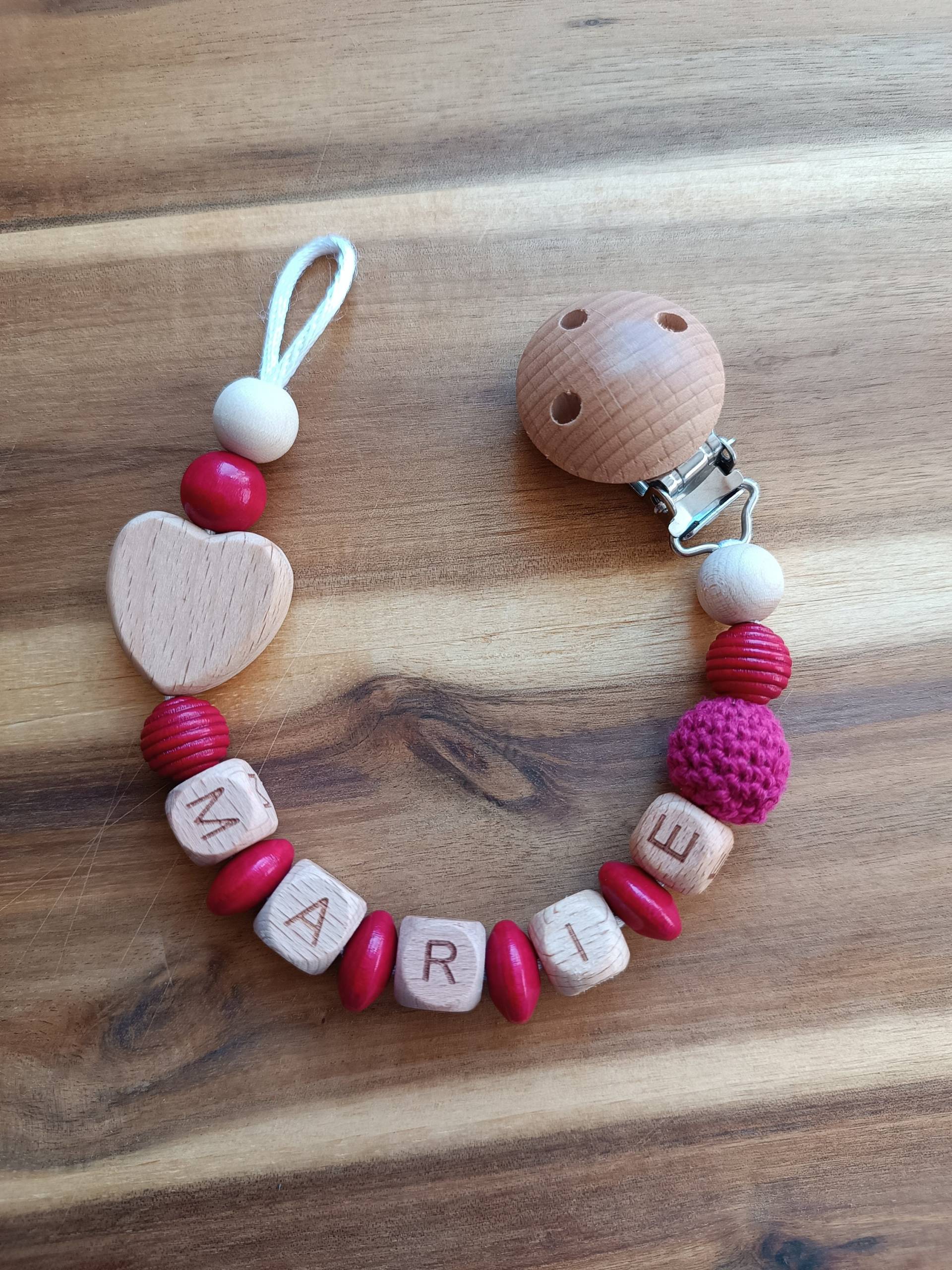 Personalisierte Schnullerkette Mit Herz-Perle Und Häkelperle von Etsy - Schnulliebe