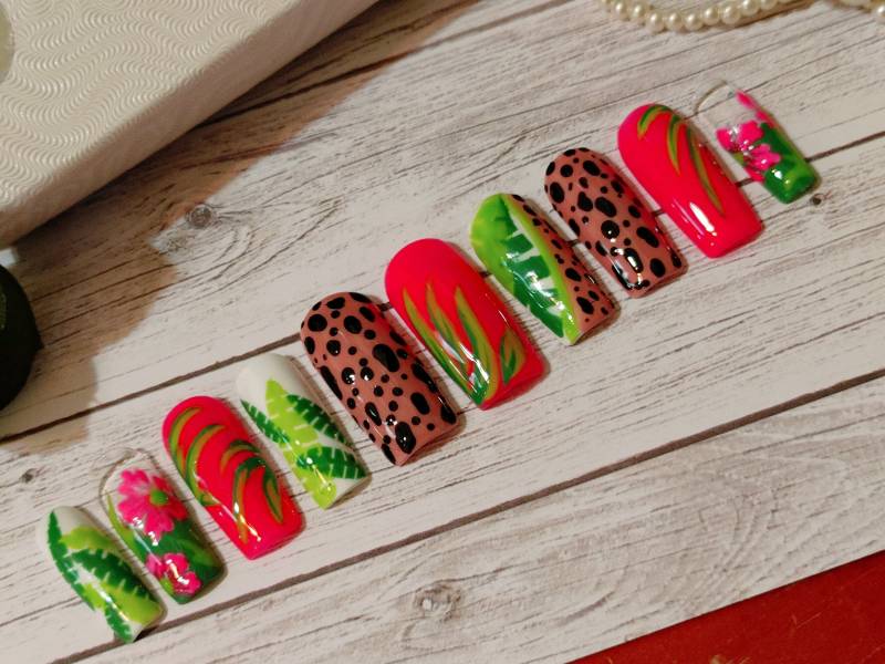 Tropical Oasis - Gepard Print Palmenblätter Und Farne Animal Nägel Press On Nails Pink Grün Neon von Etsy - SeaJaysNails