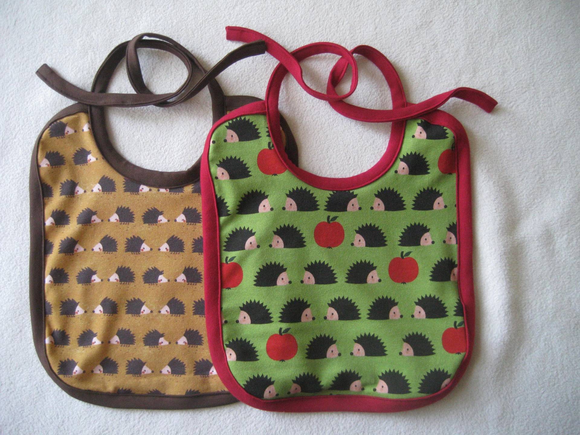 Bio Baby Lätzchen Igel, Grün & Ocker, Farbwahl, Frottee Rückseite, Latz, Kinder Bio Baby Lätzchen Igel, Grün & Ocker, Farbwahl, Frottee Rückseite, Latz, Kinder von Etsy - Sembini