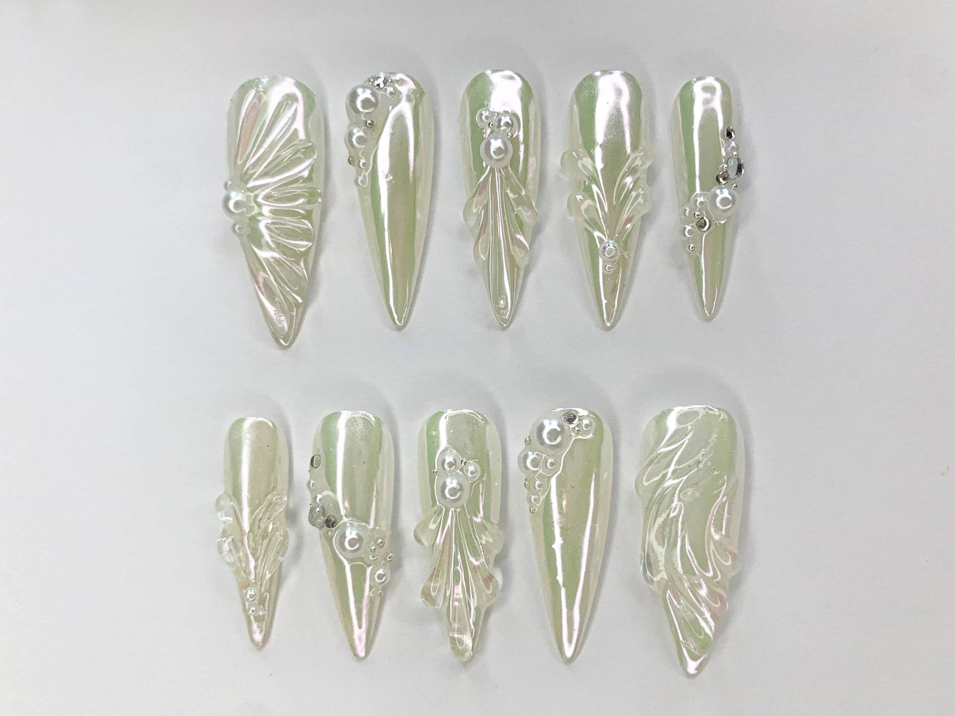 Free Style 3D Gel Und Weiße Perle Lange Almond Press On Nails | Handgemalte Gothic Fake Nägel Y2K Emo Chrom Hochzeitsnägel |Jc466Sv von Etsy - SevenNailArt