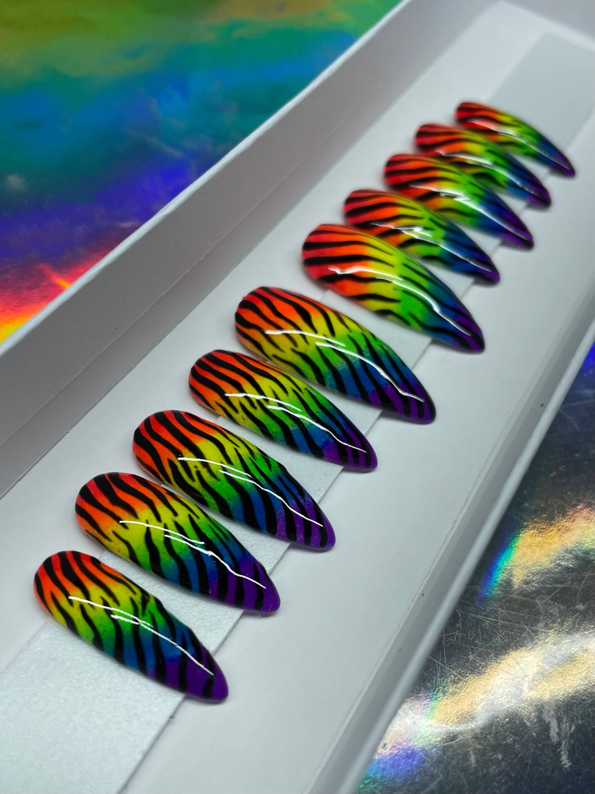 Regenbogen Animal Print Pride Press On Nails von Etsy - ShadyClawsbyDevon