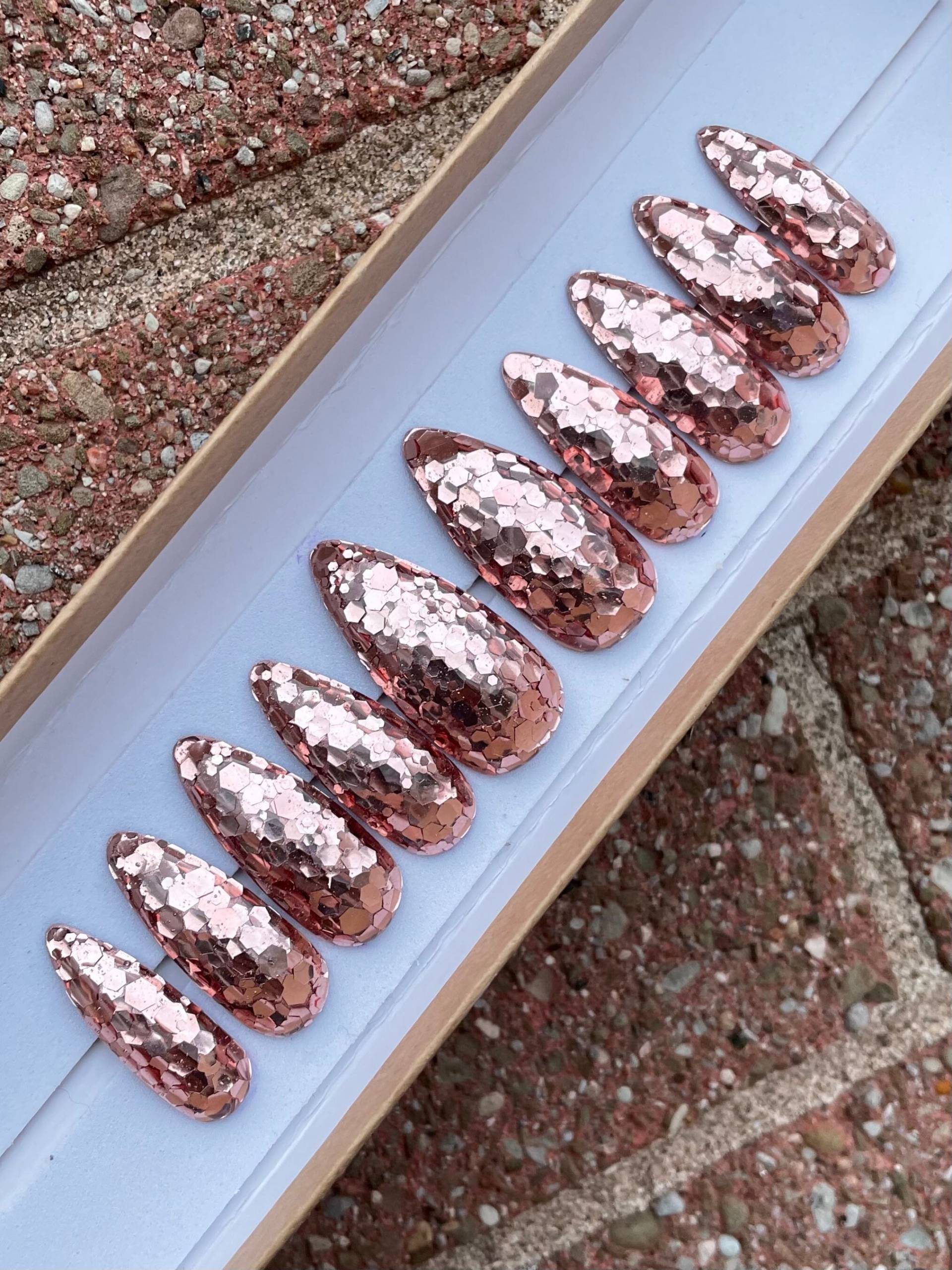 Rose Gold Glitter Press On Nails von Etsy - ShadyClawsbyDevon