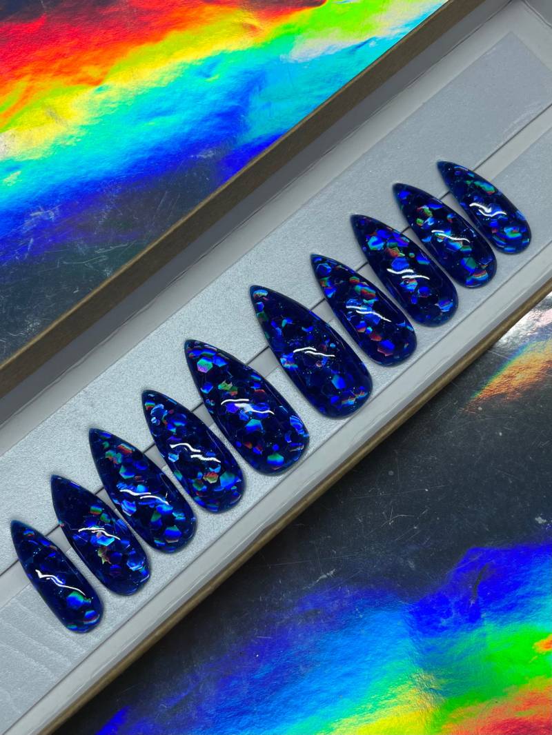 Sapphire Blue Holographic Glitter Press On Nails von Etsy - ShadyClawsbyDevon