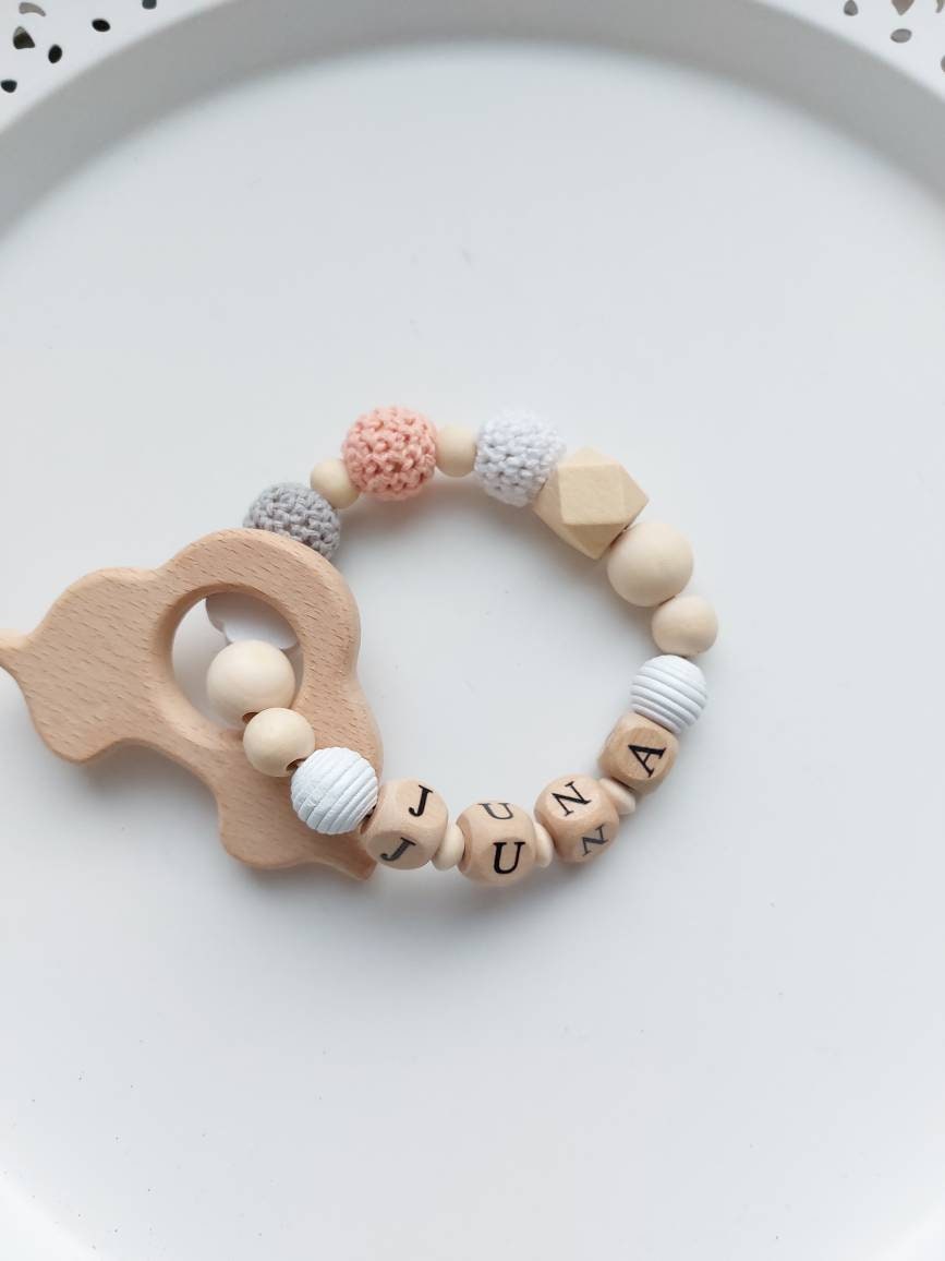 Holzgreifling Natur Greifling Beisring Mit Namen Häkelperlen Junge Baby Geschenk Personalisiert Geburt Taufe Babyparty Babykette Holz Auto von Etsy - ShopPrincessDreams