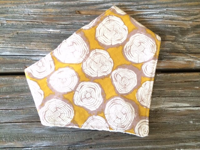 Baby/Kleinkind Bandana/Schal/Lätzchen/Sabberlatz ~ Holz//Ring//Gold//Natur//Baum//Natur Baby/Kleinkind Bandana/Schal/Lätzchen/Sabberlatz ~ Holz//Ring//Gold//Natur//Baum//Natur von Etsy - SimplyStitchedbySara