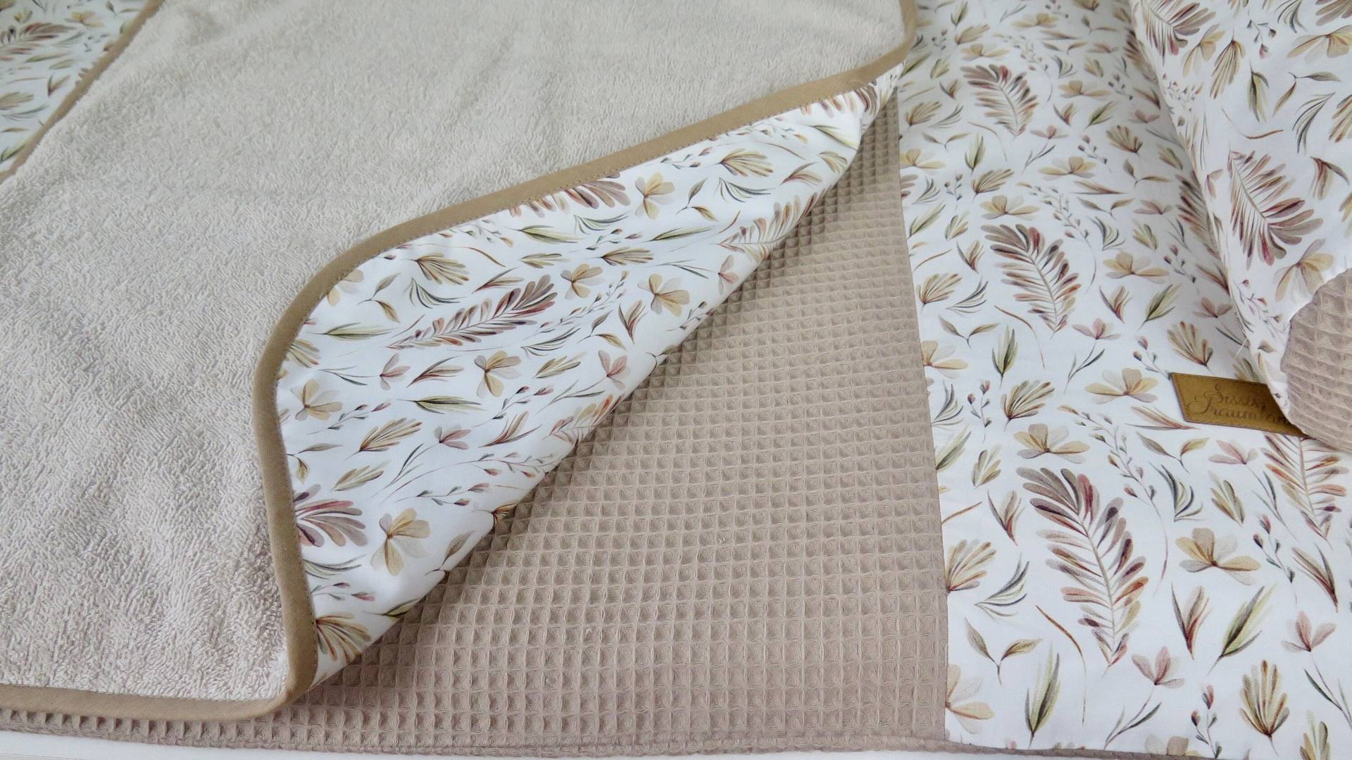 Wasserdichte Wickelauflage Leaves Waffel Frottee Beige von Etsy - SissisTraumland