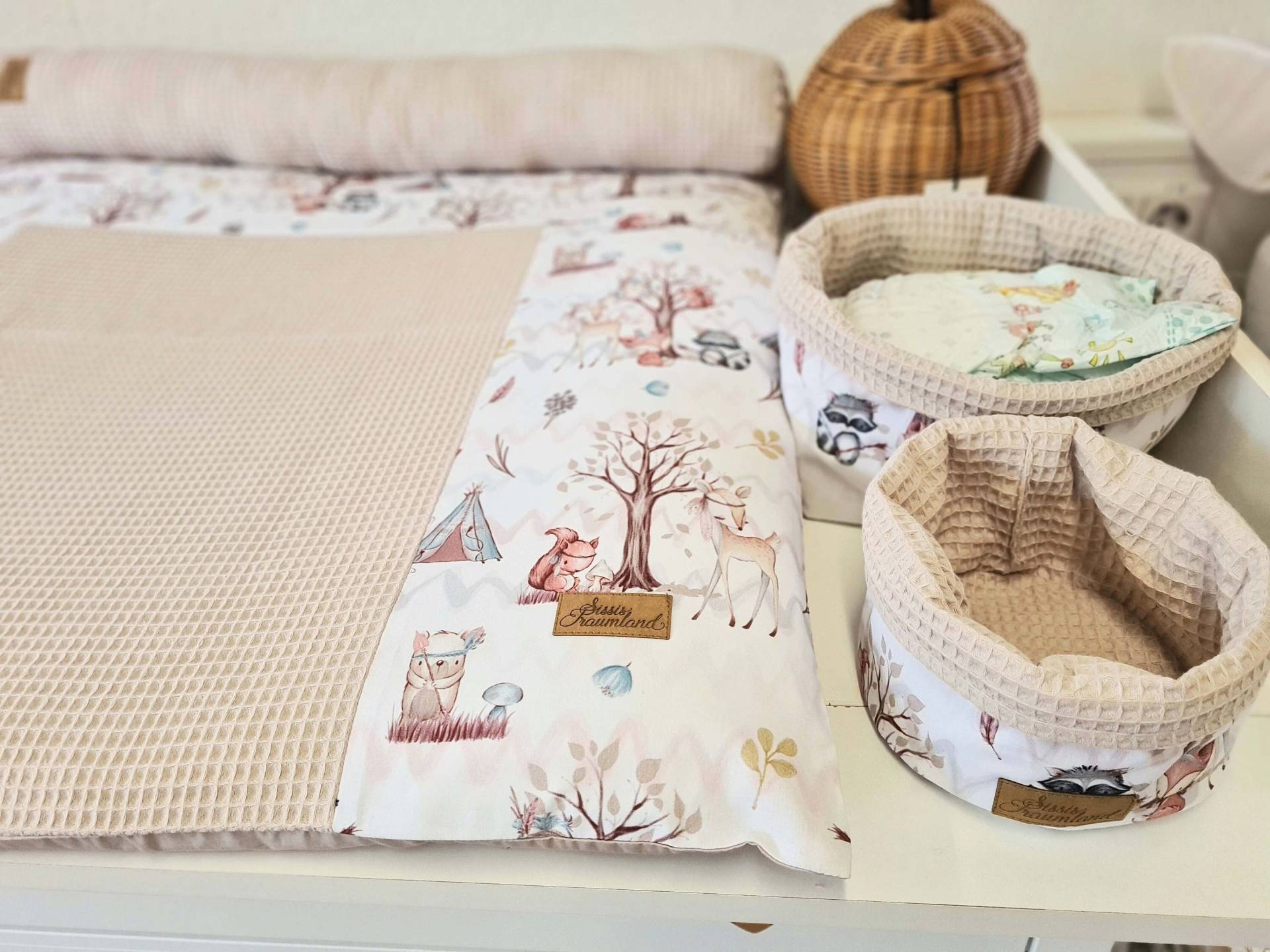 Wunschmaß - Wickelauflage Waldtiere Braun Waffel Beige von Etsy - SissisTraumland