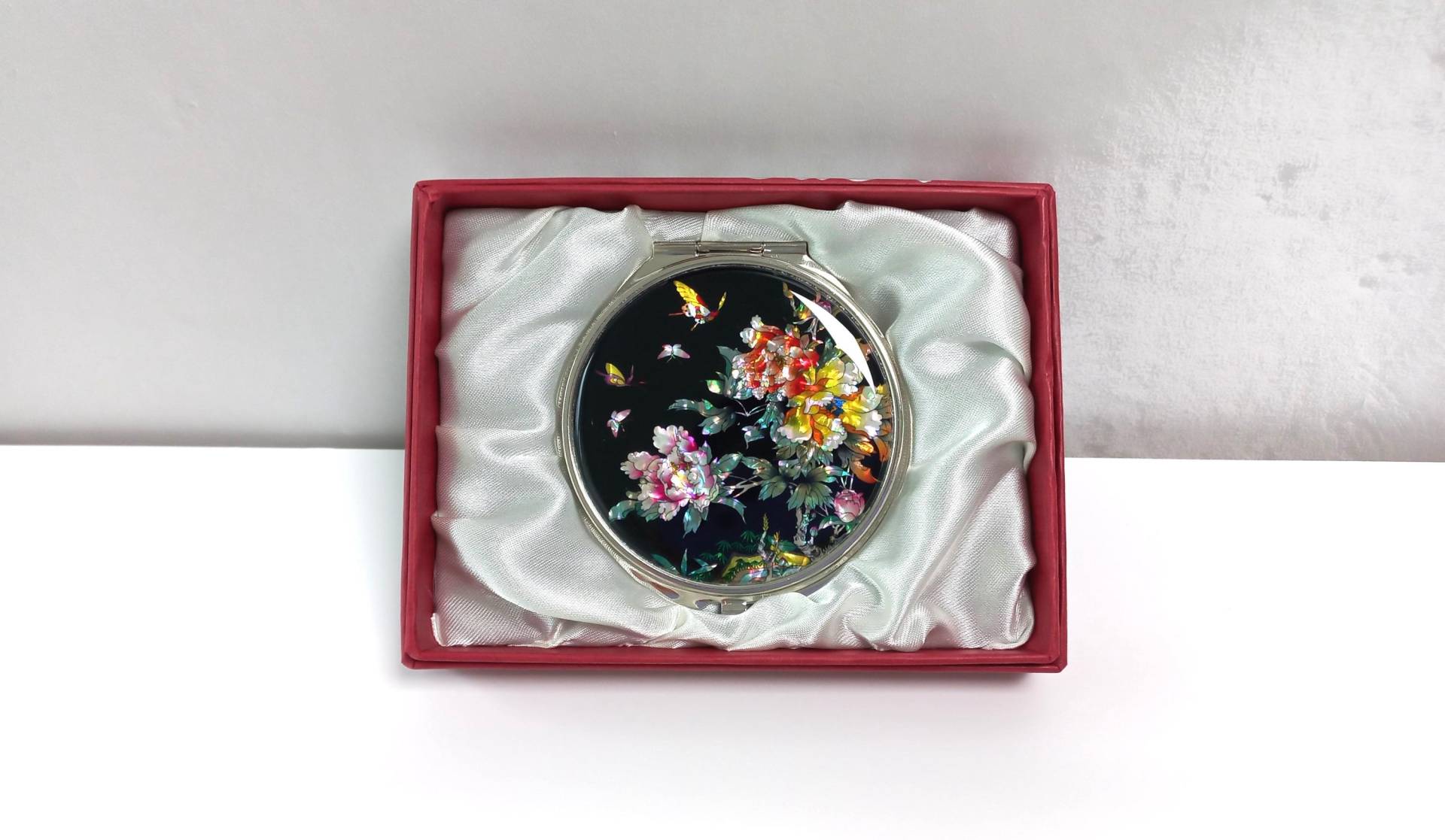 Perlmutt Taschenspiegel Blumen & Schmetterling Design, Schwarz Perlmutt Taschenspiegel Blumen & Schmetterling Design, Schwarz von Etsy - Skodesigned