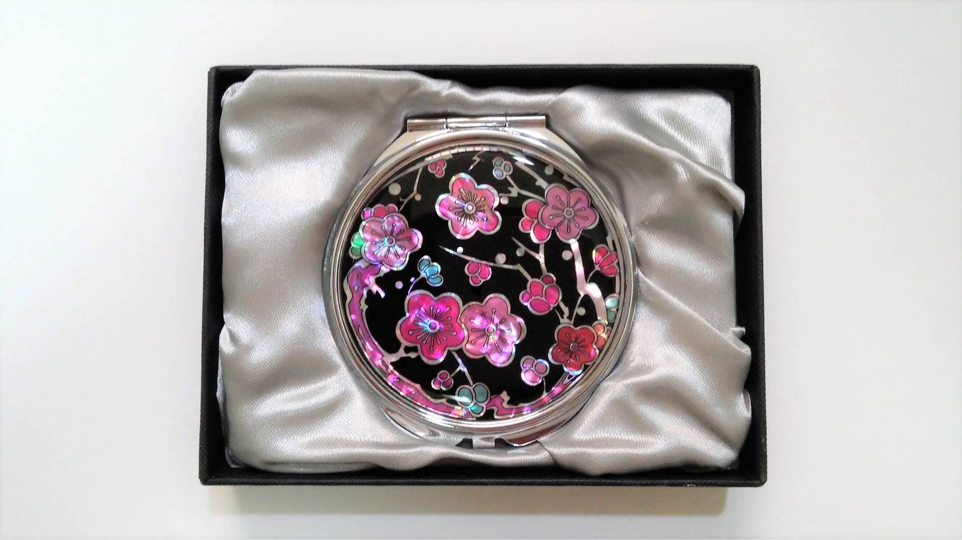 Perlmutt-Taschenspiegel Aprikosenblüten-Design, Rosa, Schwarz Perlmutt-Taschenspiegel Aprikosenblüten-Design, Rosa, Schwarz von Etsy - Skodesigned