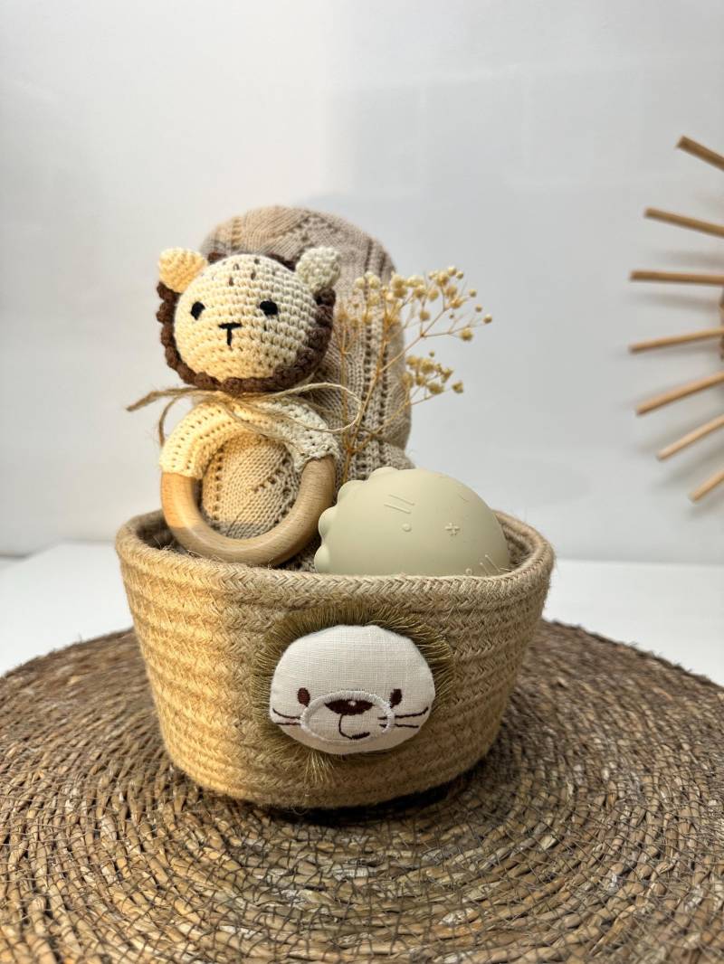 Baby Geschenkkorb Unisex, Löwe Korb Mini, Mit Babydecke von Etsy - SmallLightsShop