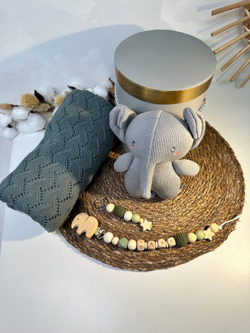 Baby Geschenkset Elefant, Babygeschenkbox Mit Kuscheltier Und Decke von Etsy - SmallLightsShop