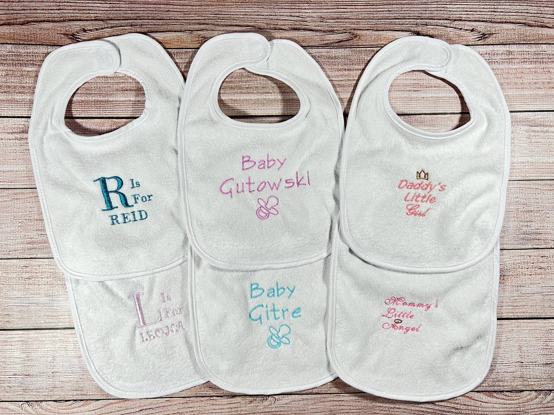 Baby Lätzchen | Personalisierte Für Babys Shower Geschenk Namenslätzchen von Etsy - SmileyEmbroidery