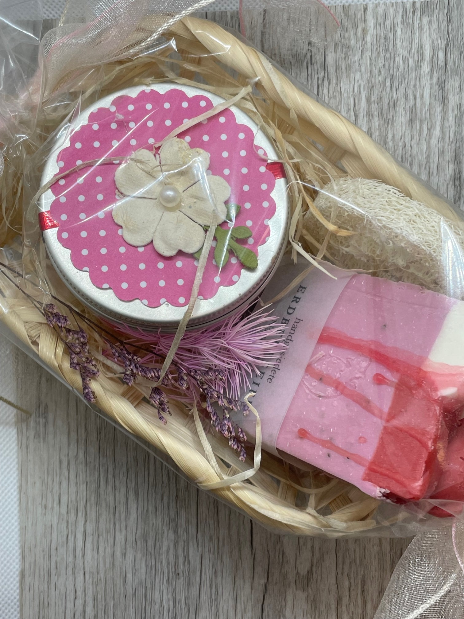 Geschenkset Erdbeerseife Und Erdbeer-Sheasahne - Strawberry Soap & Scented Shea Butter Set Soapisch von Etsy - Soapisch