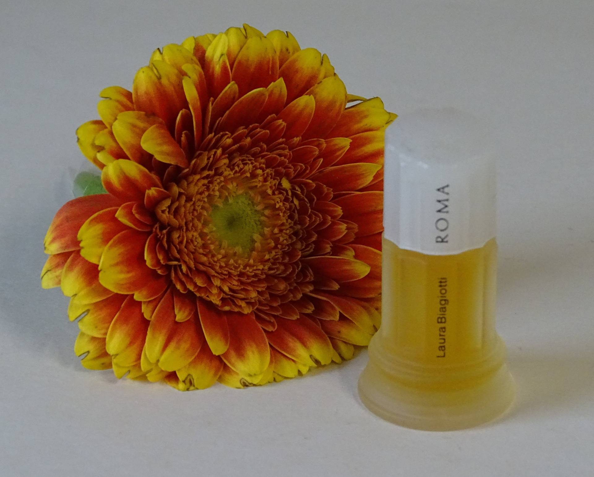 Vintage -1988 Laura Biagiotti Roma Eau De Toilette 5 Ml Miniatur von Etsy - Sonne021VonSiegfried