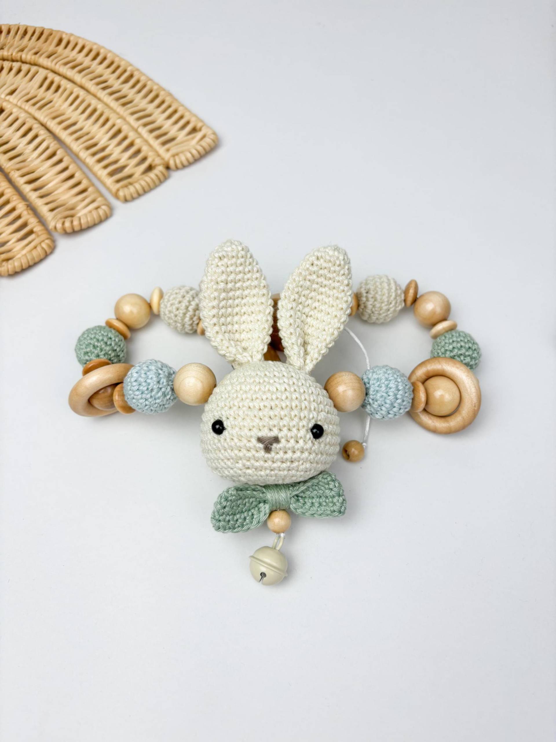 Kinderwagenkette - Gehäkelt Creme Raseda Und Hellblau Kinderwagenkette - Gehäkelt Creme Raseda Und Hellblau von Etsy - Sooneshandmadestore