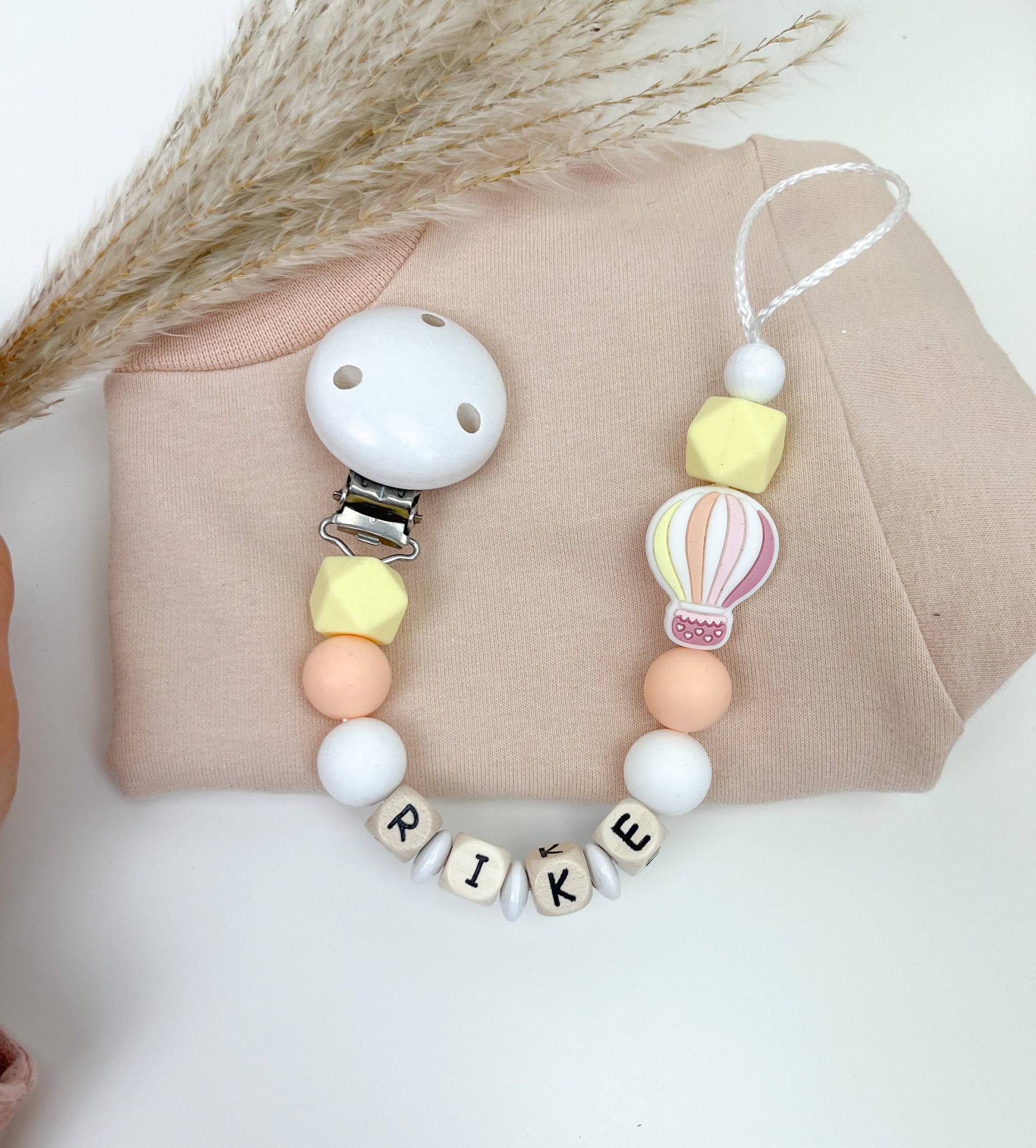 Schnullerkette Mit Namen Heißluftballon Weiß Peach Gelb von Etsy - Sooneshandmadestore