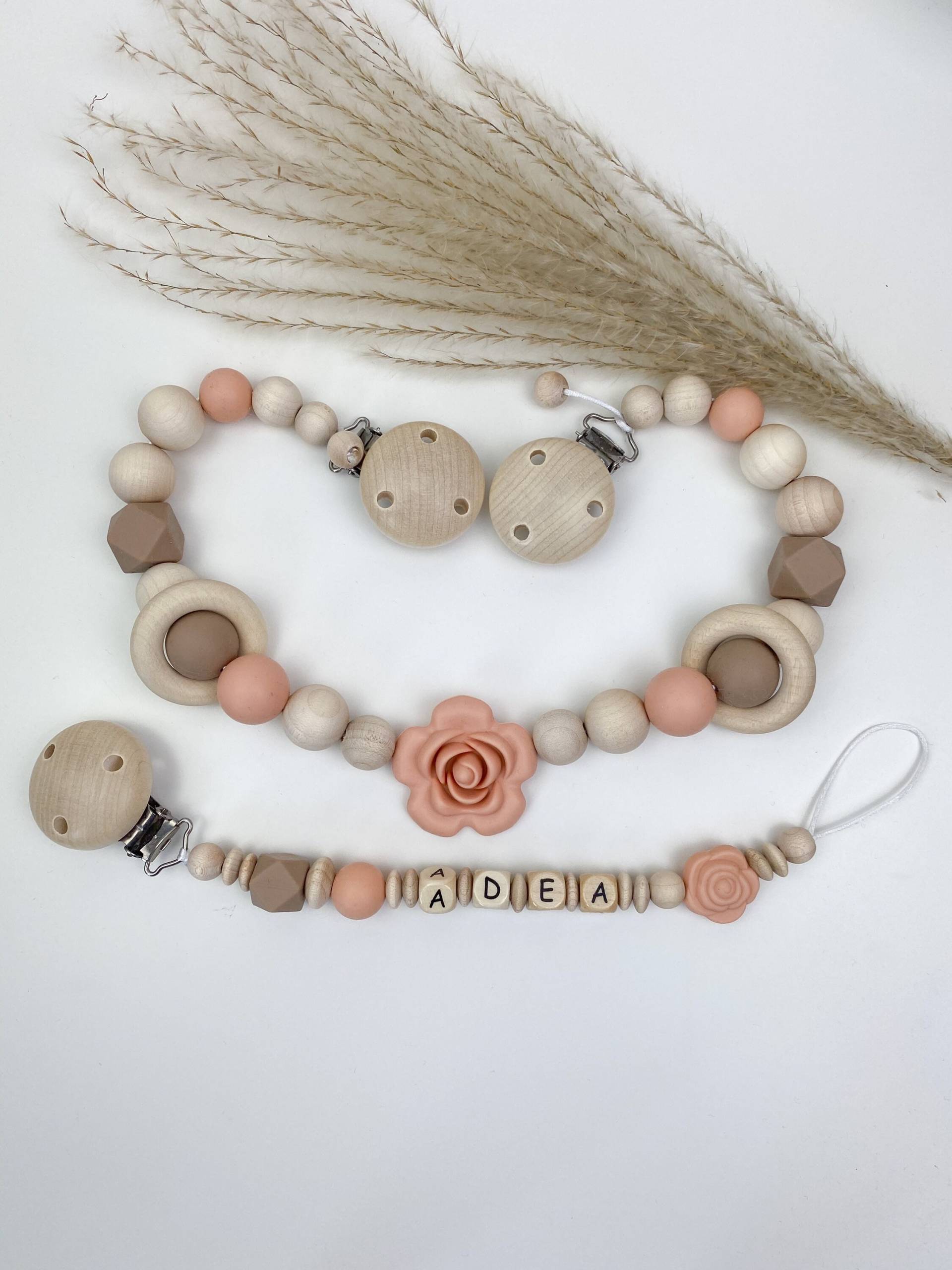Set Kinderwagenkette Und Schnullerkette Mit Name Peach/Taupe Set Kinderwagenkette Und Schnullerkette Mit Name Peach/Taupe von Etsy - Sooneshandmadestore