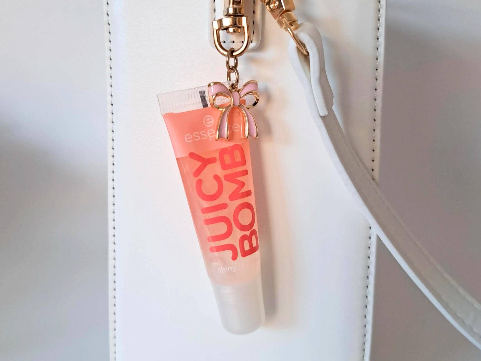 Lipgloss Anhänger Keyring Bow Charm Mit Schleife Kleinigkeit Geschenk Teenager Personalisierbar Small Beauty Gift Lip Care von Etsy - SoulgoodiesDesigns