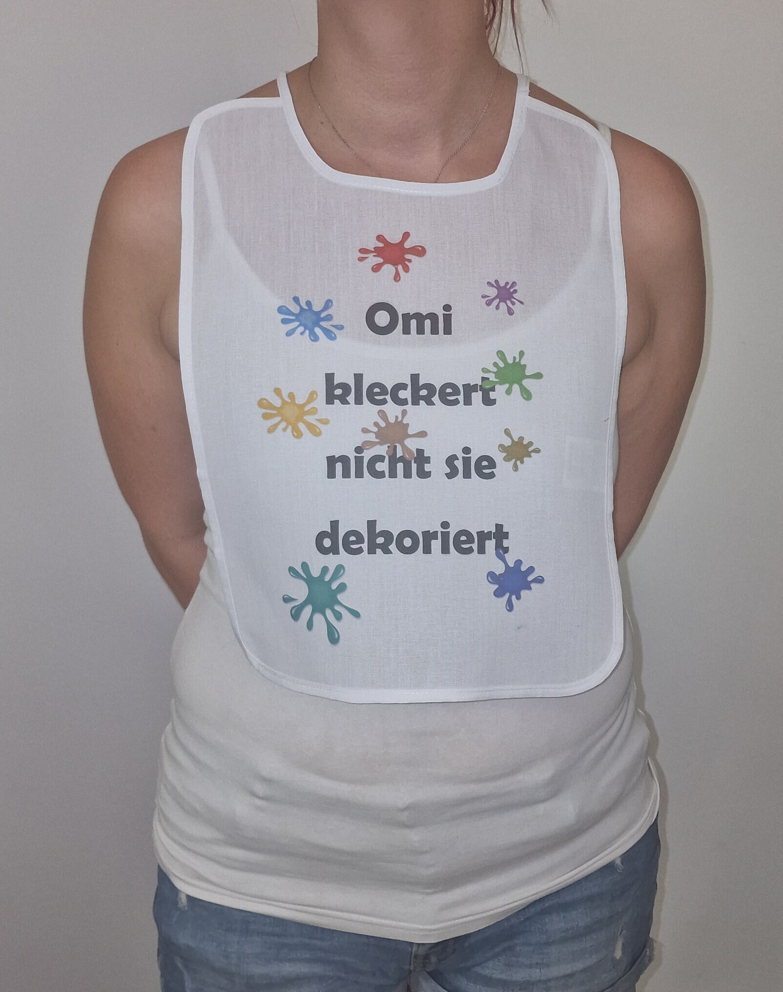 Omi Kleckert Nicht Sie Dekoriert Scherz-Latz Erwachsene Senioren Schlabberlatz Lätzchen Barterl Hangerl Pichel Schlabberlätzchen von Etsy - Spruchdruck