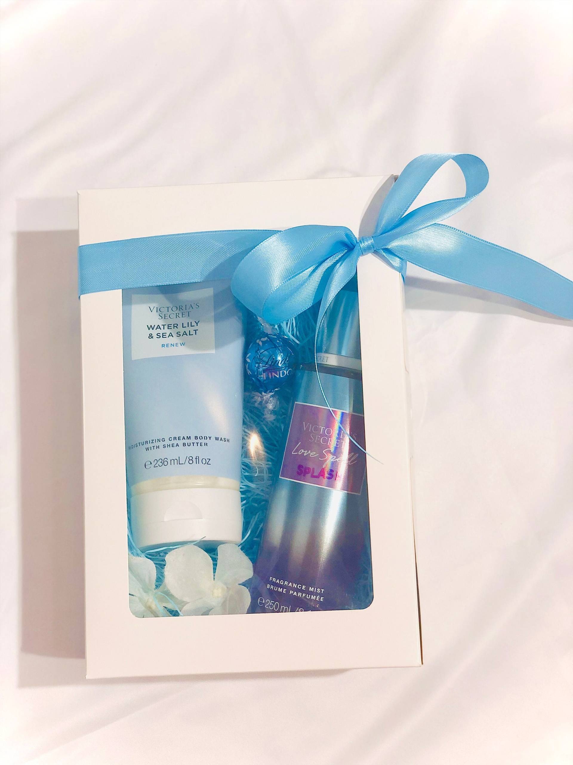 Geschenkset Victoria's Secret Love Spell & Water Lily, Körperduftspray | 250 Ml, Duschgel Mit Shea Butter | 236 Ml von Etsy - StacyGeschenke