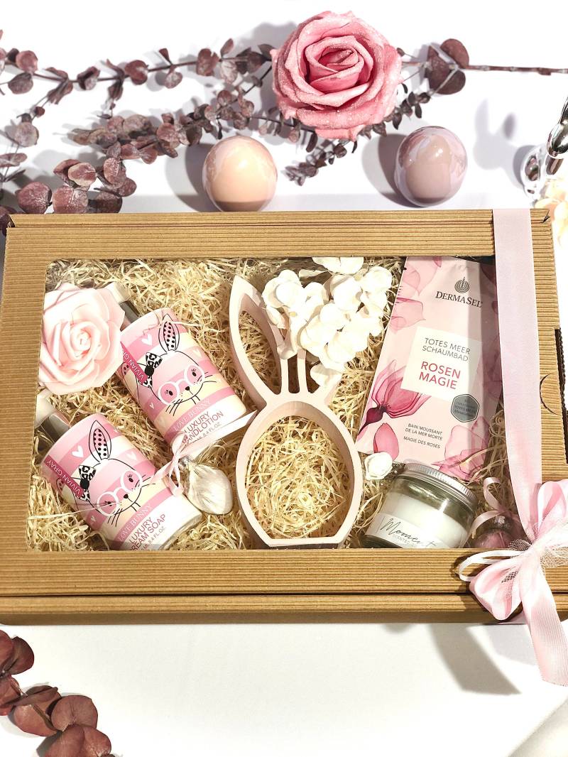 Oster-Set "'bunny'', Rosa Hase in Silhouetten-Form, Handwaschseife & Handcreme | Vivian Gray, Badeschaum, Duftkerze Im Schraubglas von Etsy - StacyGeschenke