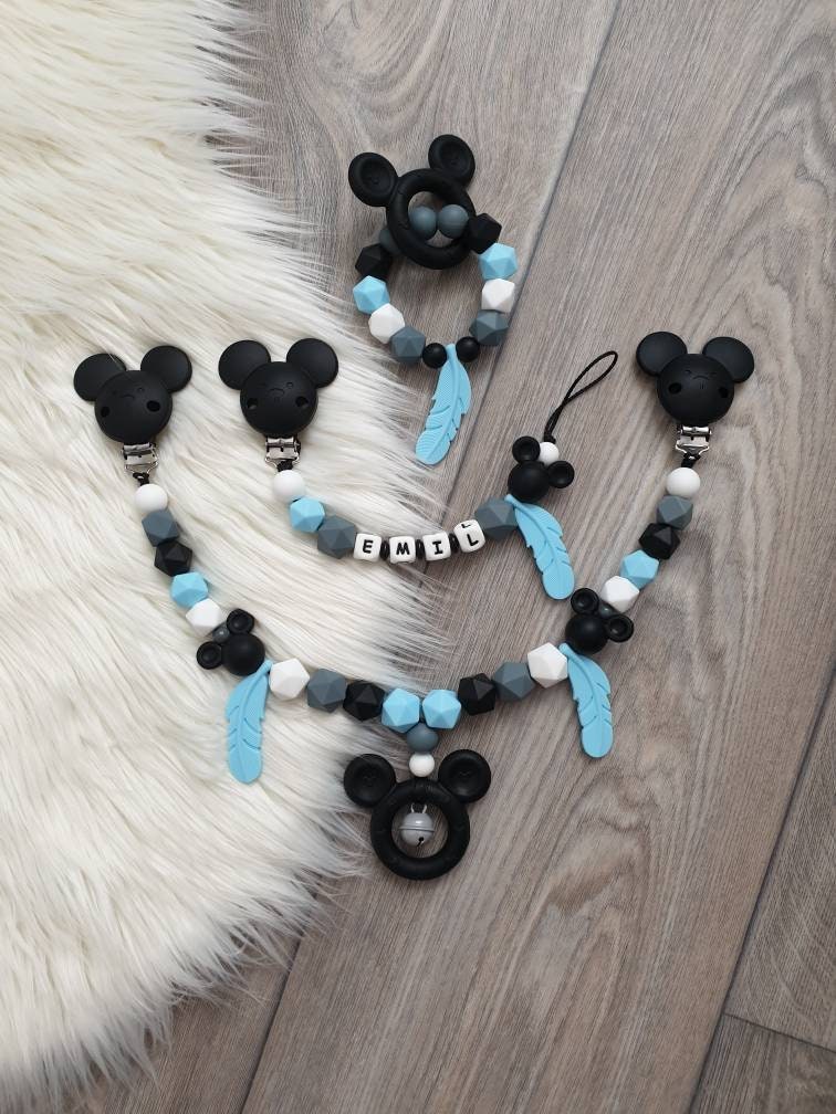 Micky Maus Set/Schnullerkette Mit Wunschnamen Wagenkette/Maxicosyanhänger Junge Blau , Grau, Schwarz Micky Maus Set/Schnullerkette Mit Wunschnamen Wagenkette/Maxicosyanhänger Junge Blau , Grau, Schwarz von Etsy - StaysisShnullerkette