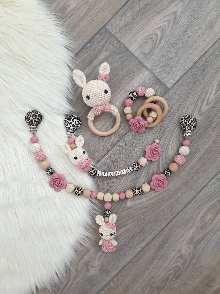 Schnullerkette Kinderwagenkette Set Personalisiert Wunschname Hase Babyshower Leo Rassel Handmade Zur Geburt Geschenk Mädchen Taufe von Etsy - StaysisShnullerkette