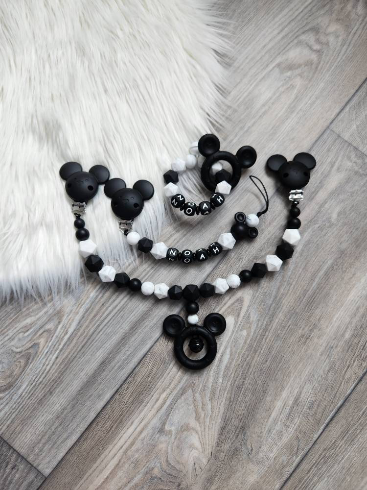 Schnullerkette Mit Personalisiertem Namen, Mickey Maus Design, Kinderwagenkette in Schwarz/Marmor - Perfekt Für Die Babyparty von Etsy - StaysisShnullerkette