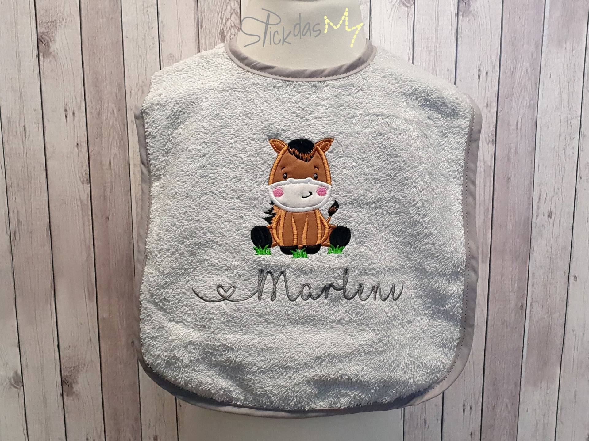 Lätzchen Mit Stickerei Name + Pferd - Xl Klettverschluß von Etsy - Stickdas