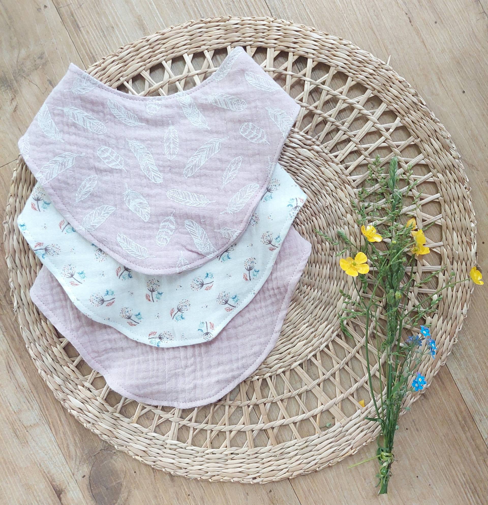 Baby Halstuch ~ Baba Lätzchen Rosa Mit Federn Oder Blümchen von Etsy - Stofftastisch