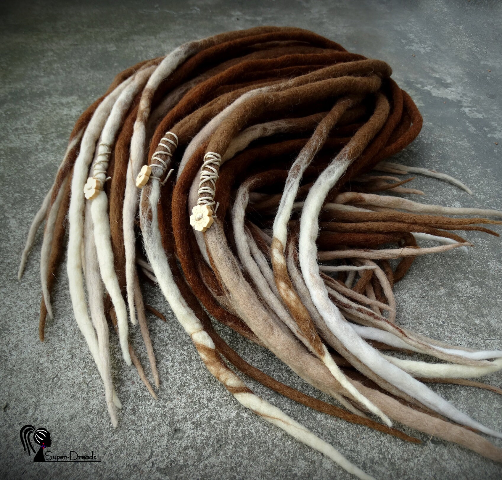 Braun Beige Merino Wolle Dreadlocks Erweiterungen, Retro Vintage Doppelseitige Dread Set Mit Perlen Braun Beige Merino Wolle Dreadlocks Erweiterungen, Retro Vintage Doppelseitige Dread Set Mit Perlen von Etsy - SuperDreadsArt
