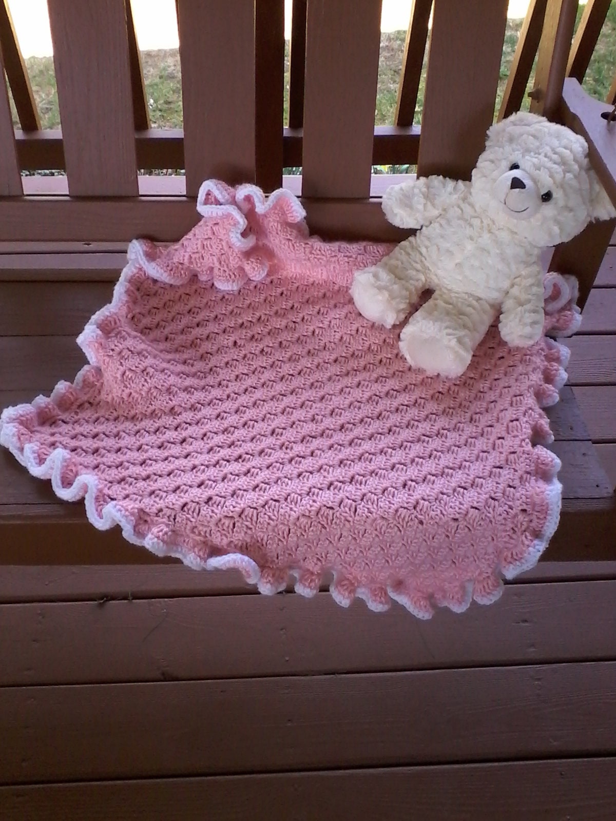 Rosa Babydecke Mit Rüschen Rosa Babydecke Mit Rüschen von Etsy - SusieQsYarns