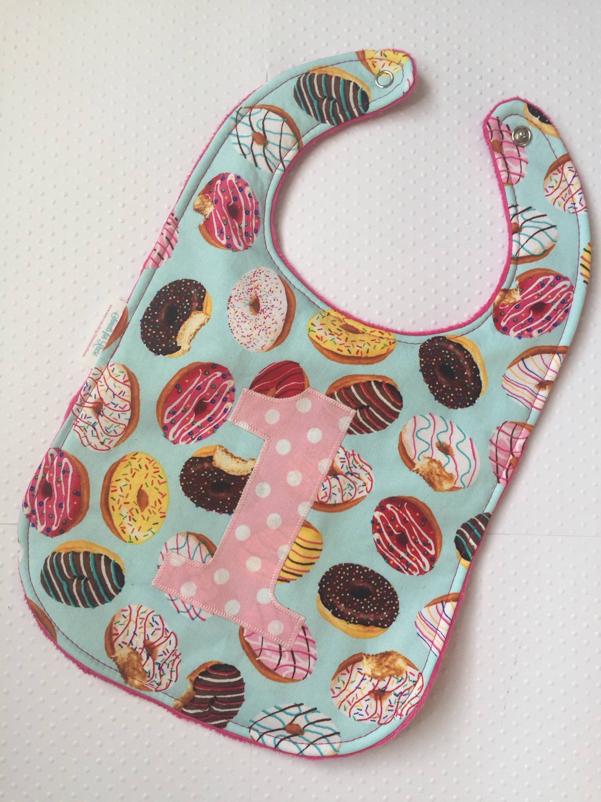 Donut Ersten Geburtstag Lätzchen Donut Ersten Geburtstag Lätzchen von Etsy - SweetsforReese