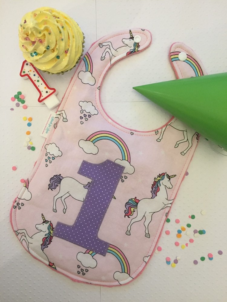 Einhörner Erster Geburtstag Lätzchen Einhörner Erster Geburtstag Lätzchen von Etsy - SweetsforReese
