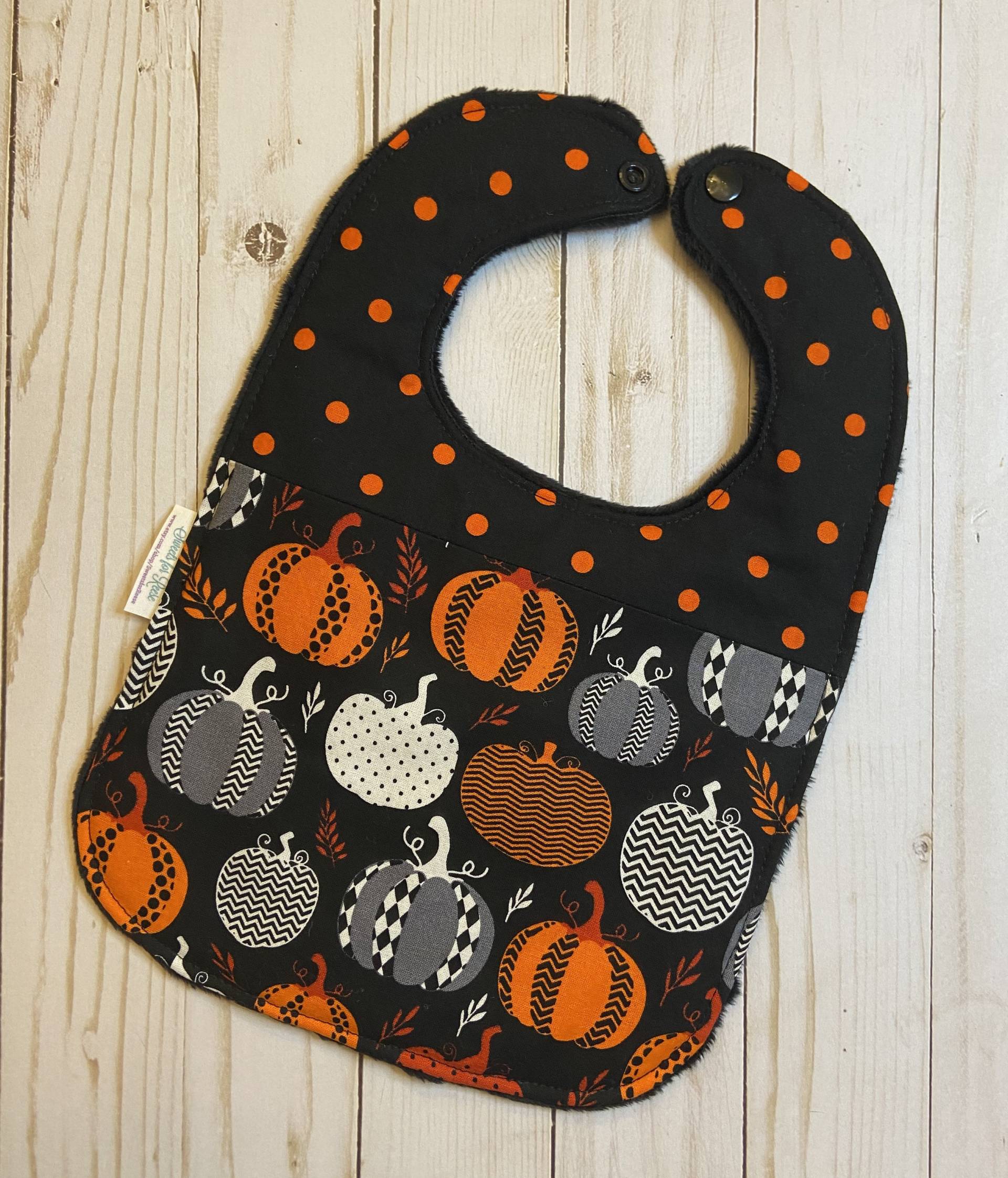 Halloween Kürbisse Kinder Lätzchen | Passend Bis 24 Monate Halloween Kürbisse Kinder Lätzchen | Passend Bis 24 Monate von Etsy - SweetsforReese