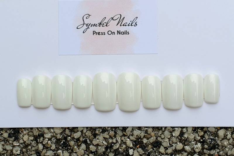 Basic Weiß Press On Nails von Etsy - SymbelNails