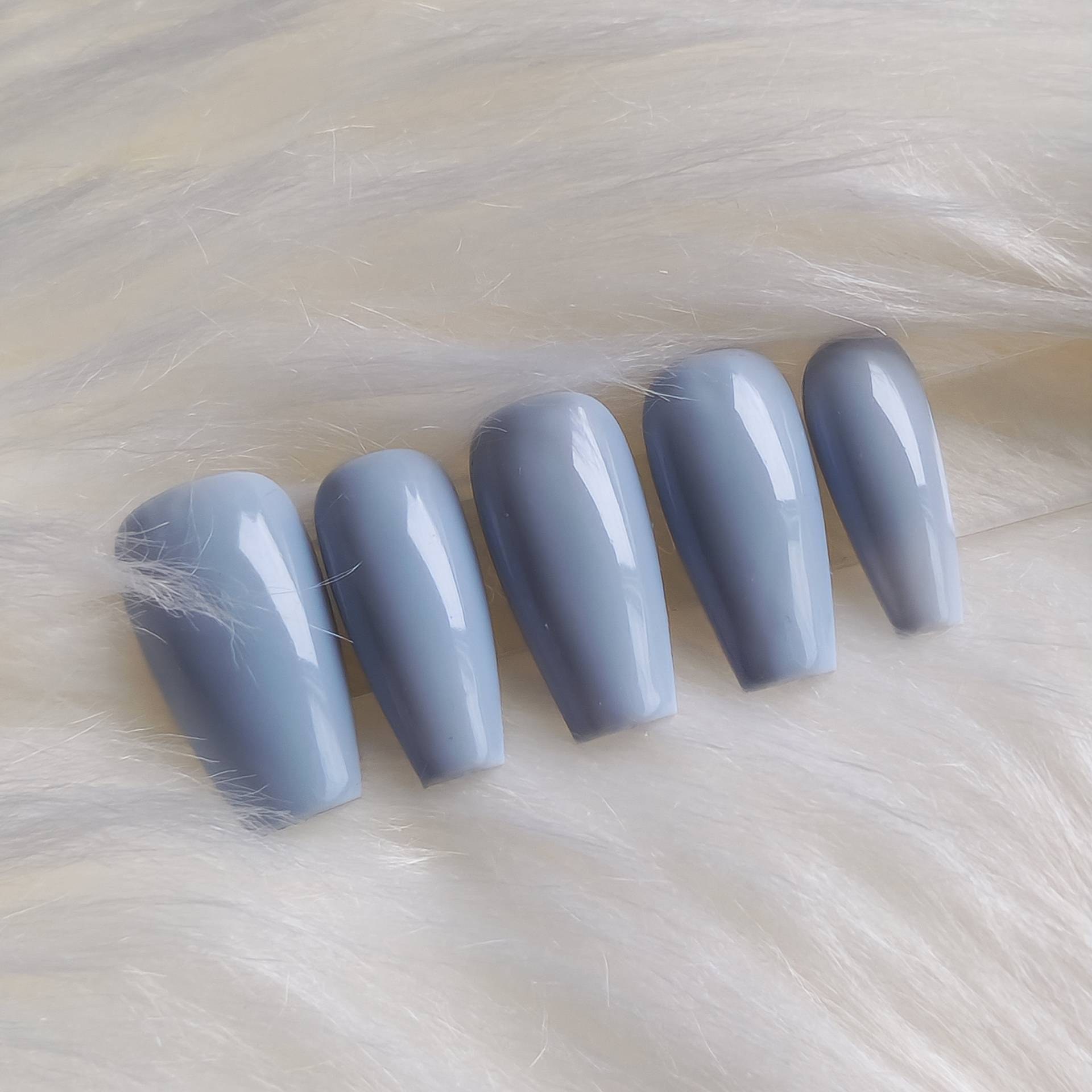 Grau Press On Nails von Etsy - SymbelNails