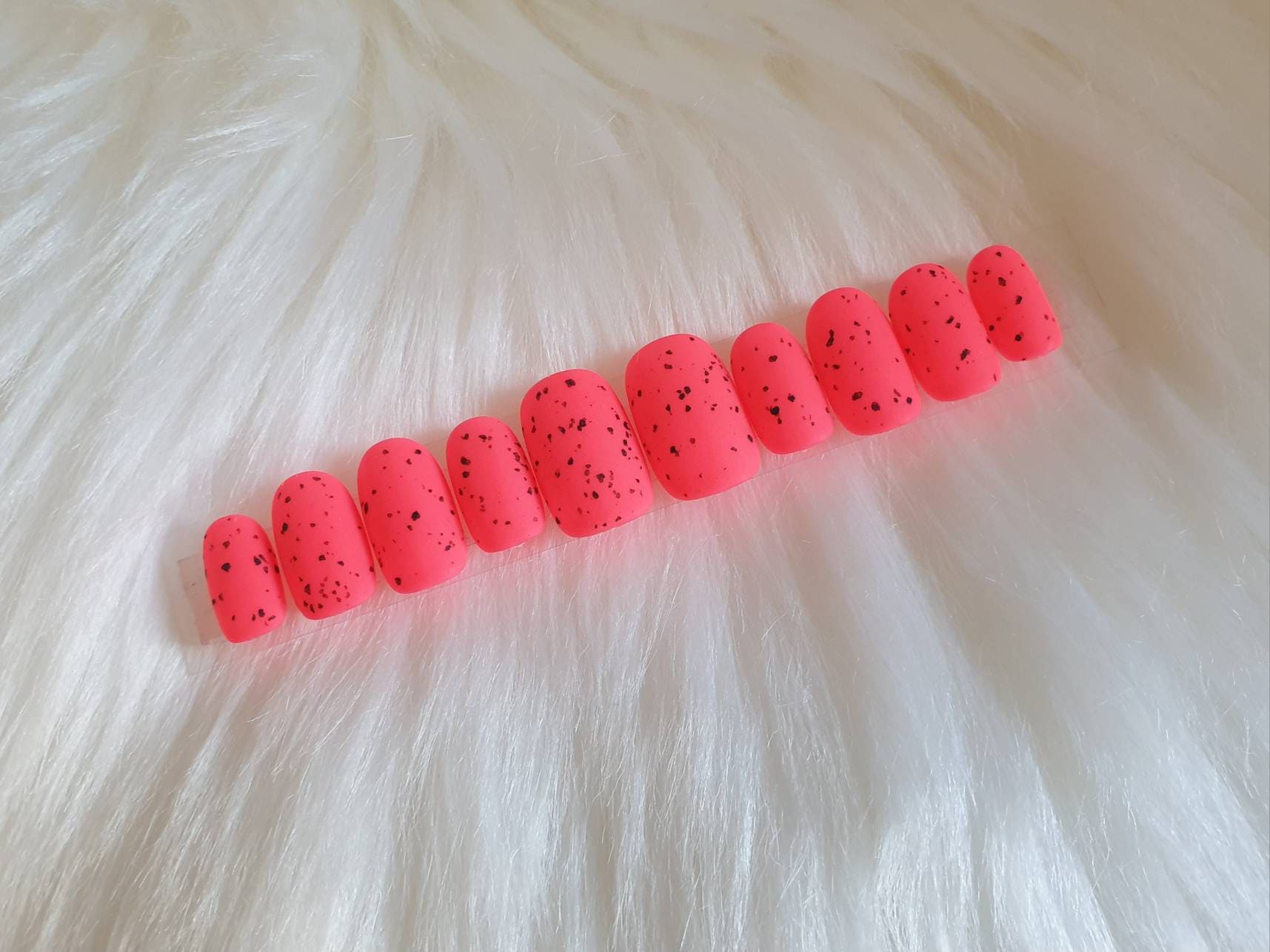 Neon Magenta Press On Nails, Egg Shell, Matte, Summer 2025 von Etsy - SymbelNails