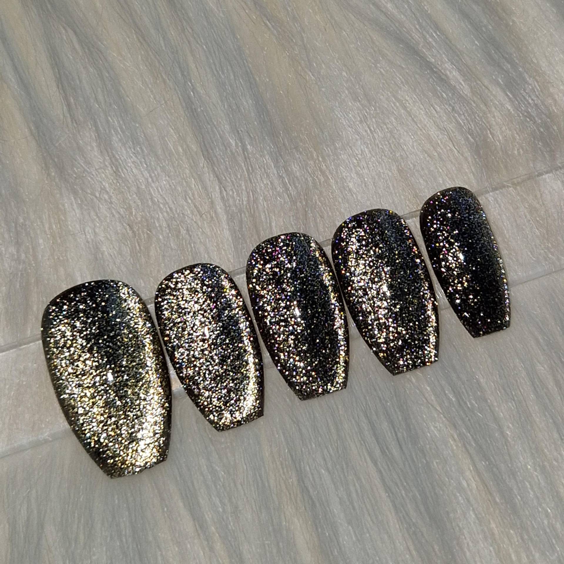 Schwarz Gold Shimmer Reflective Cat Press On Nails, Magnetic von Etsy - SymbelNails