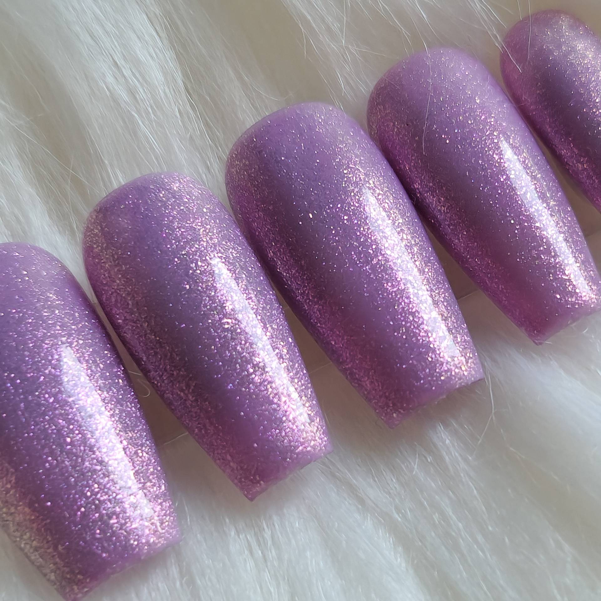 Sparkling Purple Press On Nails von Etsy - SymbelNails