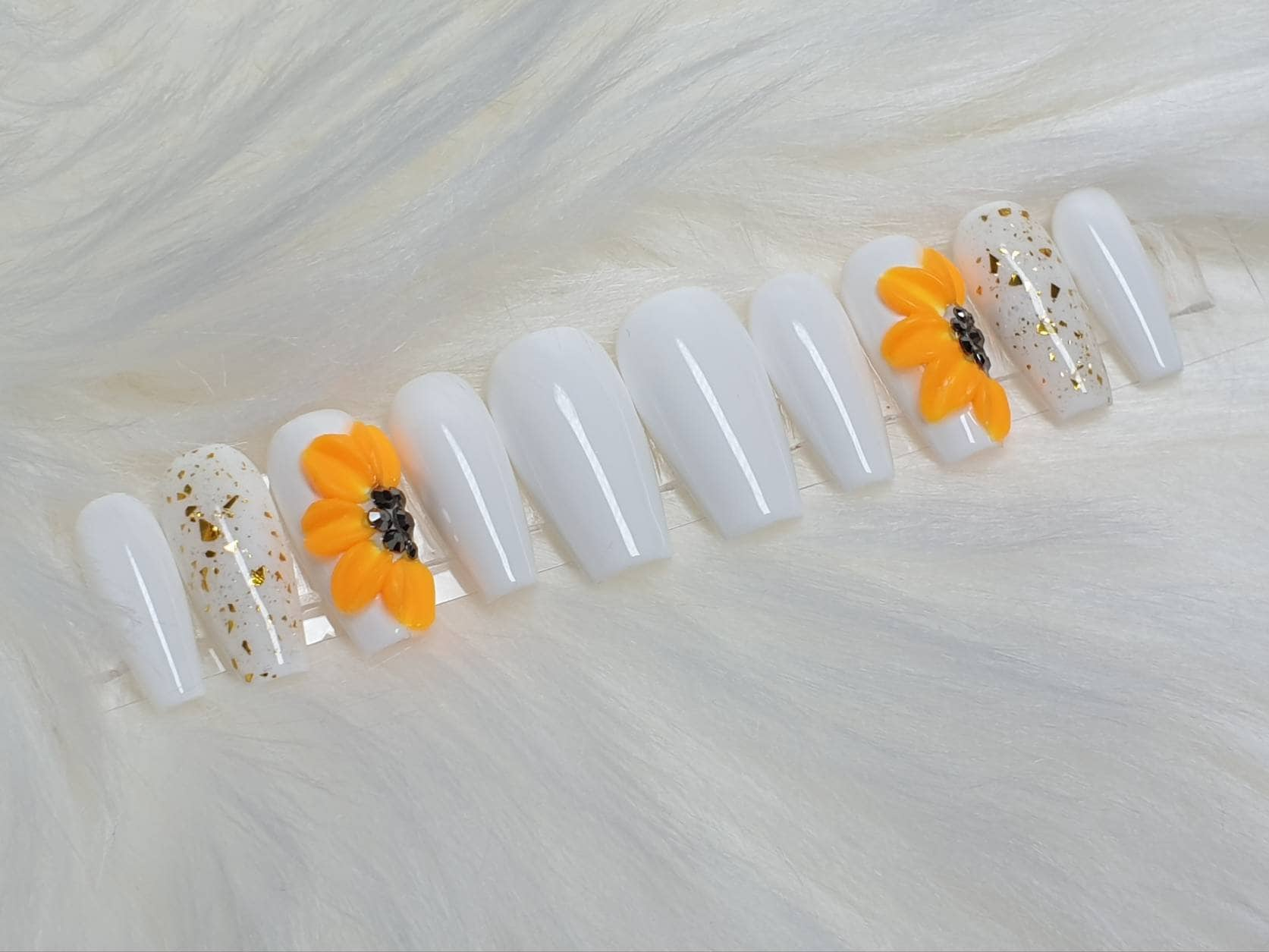 White Press On Nails Mit 3D Blumen Und Potal. Gelb/Orange, Gold von Etsy - SymbelNails