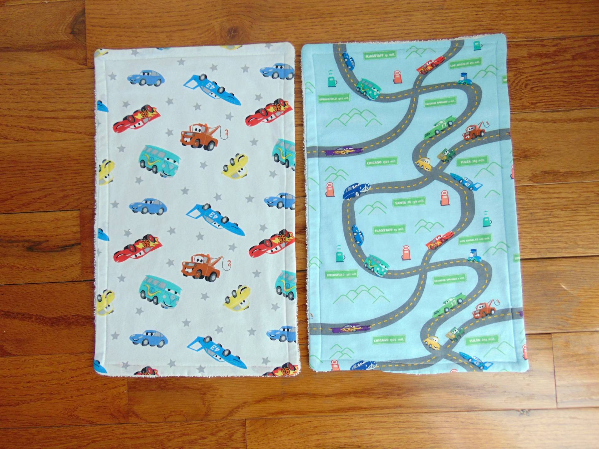 Set Von 2 Autos Film Spucktücher - Baby Shower Geschenk von Etsy - TJsCountryCreations