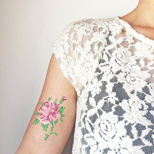 Kreuzstichrose - Temporäres Tattoo | 2Er Set Kreuzstichrose - Temporäres Tattoo | 2Er Set von Etsy - TTTattoodotcom