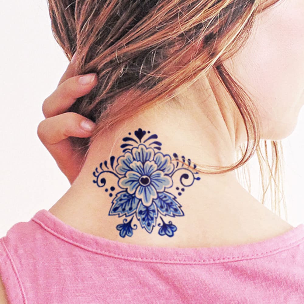 Niederländisch Delft Blau - Vintage Flower Temporäres Tattoo Niederländisch Delft Blau - Vintage Flower Temporäres Tattoo von Etsy - TTTattoodotcom