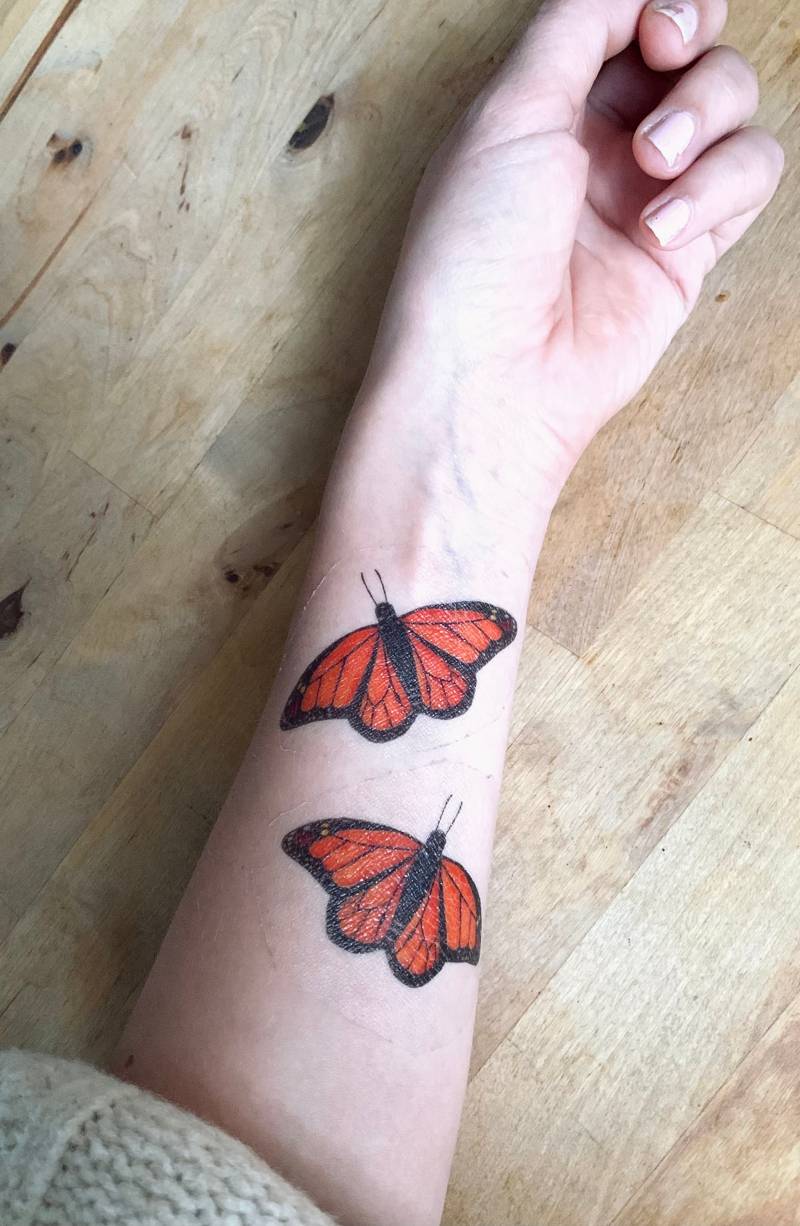 Schmetterling Monarch Temporäre Tattoo - Set Von Zwei Stück Handgezeichnete Einzigartige Designs Aus Der Eu von Etsy - TakeThisTattoo