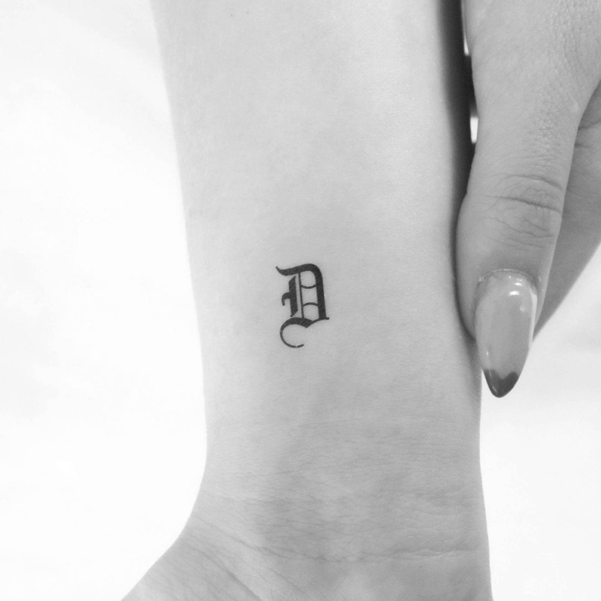 Gothic D Buchstabe Temporäres Tattoo | 3Er Set von Etsy - Tatteco