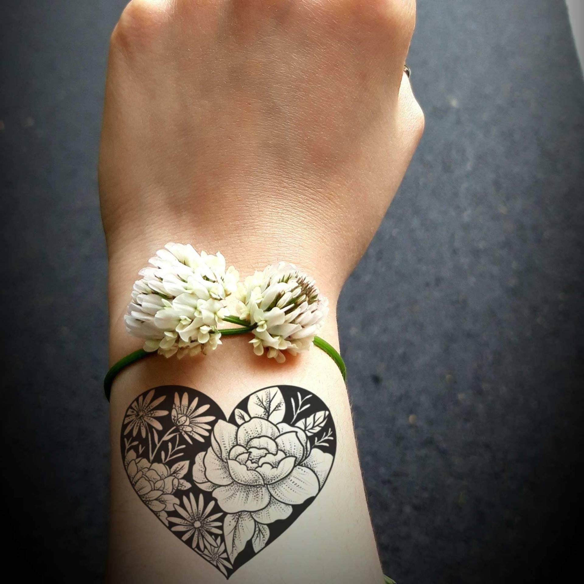 Temporäres Tattoo „Blumenherz" Für Frauen, Exklusives Handgezeichnetes Temporäres „Blumenherz" von Etsy - TattooYourStyle