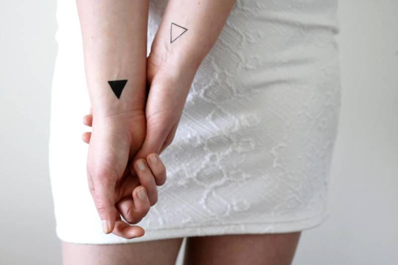 4 Kleine Dreiecke Temporäre Tattoos | Kleines Temporäres Tattoo Handgelenk Knöchel Paar von Etsy - Tattoorary