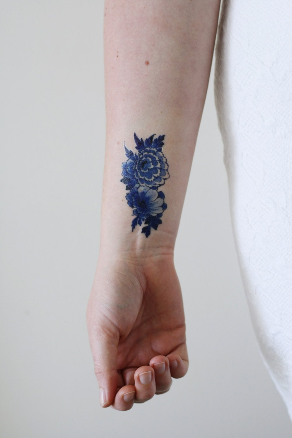 Delft Blau Temporäres Tattoo | Blumen Etwas Blau Boho Festival Accessoire Größe/Maße/Gewicht von Etsy - Tattoorary